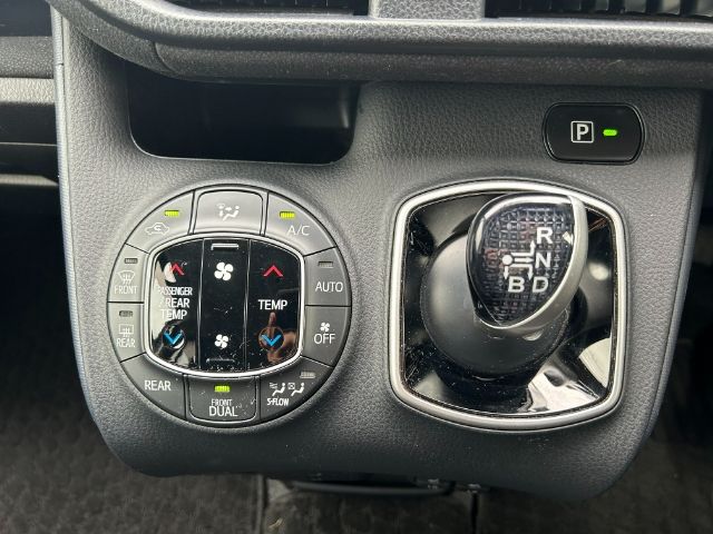 Toyota VOXY HYBRID 2015-04 181122-13