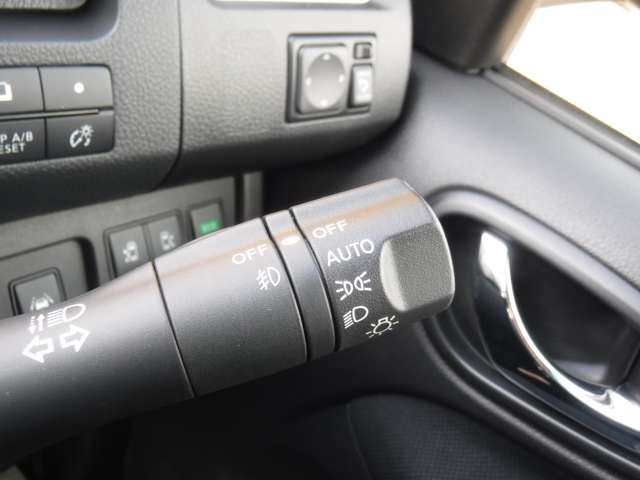 Nissan SERENA 2015-03 181901-7