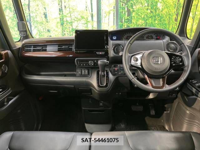 Honda N BOX CUSTOM 2021-12 331027-1