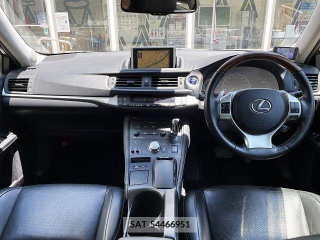 Lexus CT 2011-08 388014-1