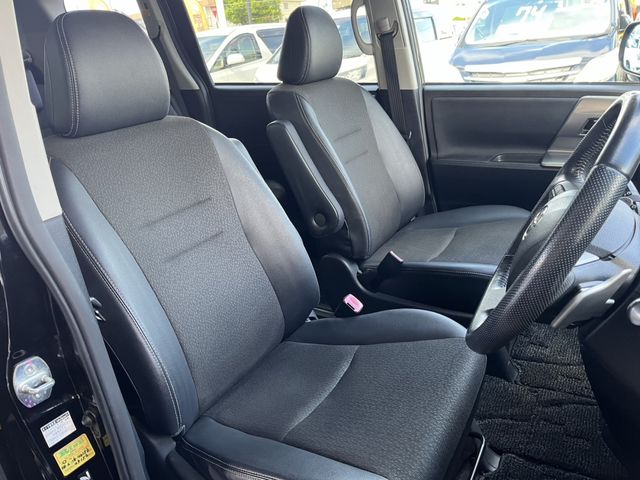 Toyota VOXY 2013-01 9906-14