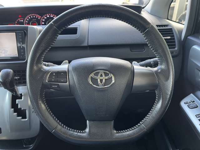 Toyota VOXY 2013-01 9906-13