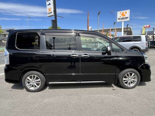 Toyota VOXY 2013-01 9906-6