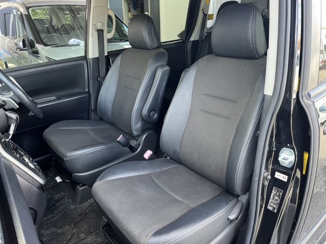 Toyota VOXY 2013-01 9906-15
