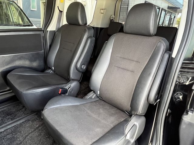 Toyota VOXY 2013-01 9906-17