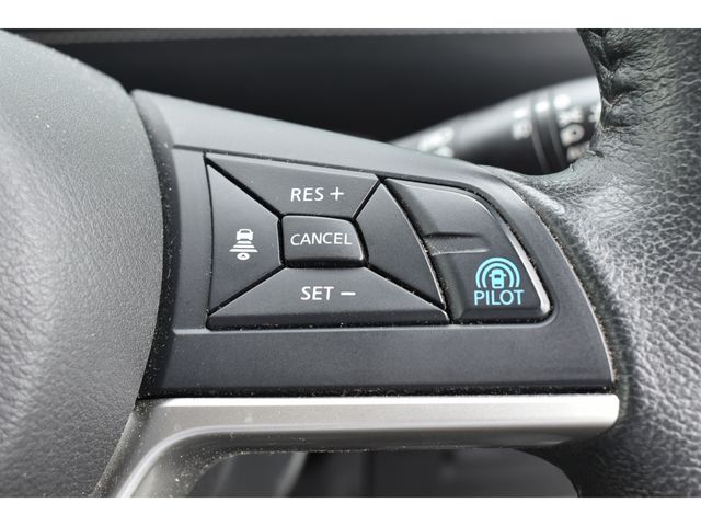 Nissan SERENA 2018-02 9045-6