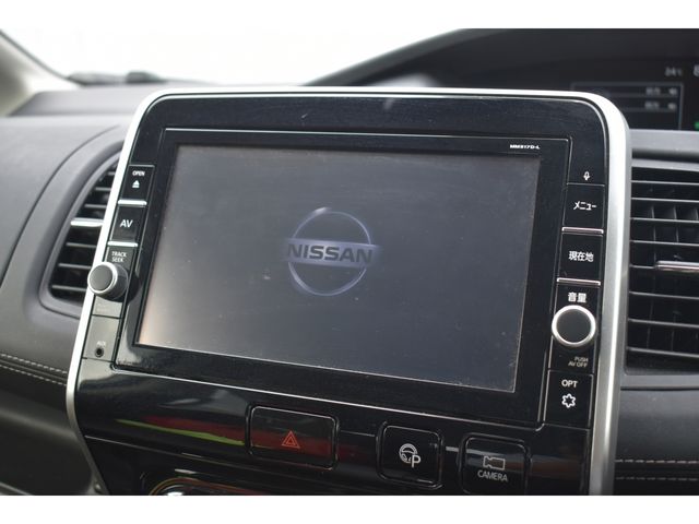 Nissan SERENA 2018-02 9045-3