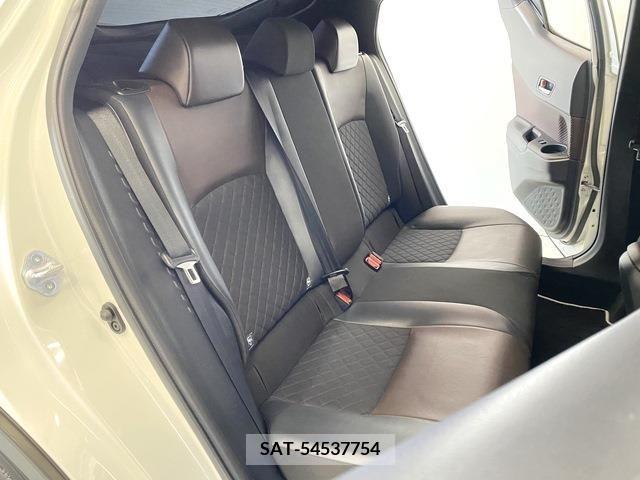 Toyota C-HR 2018-01 323045-8