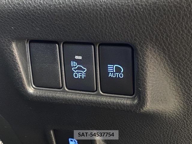 Toyota C-HR 2018-01 323045-11