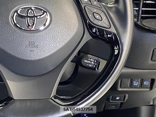 Toyota C-HR 2018-01 323045-15