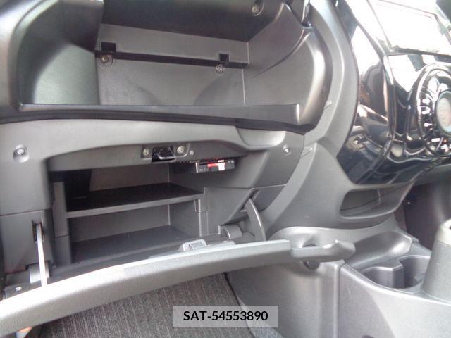 Nissan NOTE 2018-03 335721-13