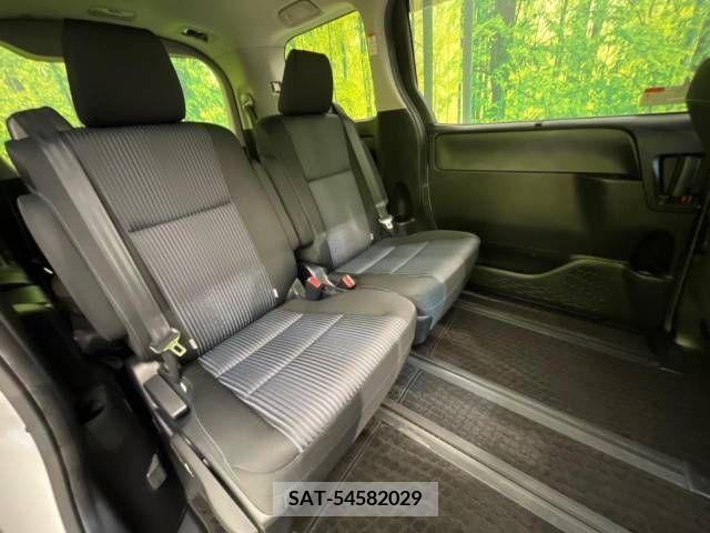 Toyota VOXY 2014-11 220094-9