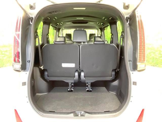 Toyota NOAH 2019-02 8864-10
