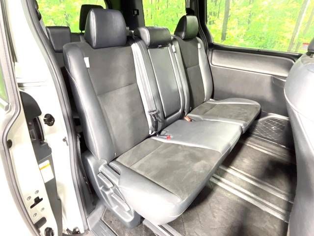 Toyota NOAH 2019-02 8864-9