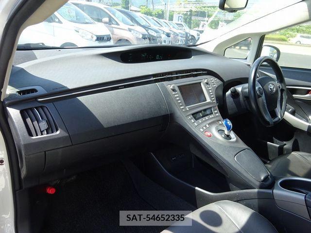 Toyota PRIUS 2013-01 281718-16