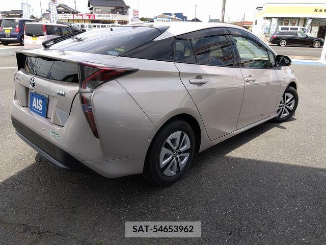 Toyota PRIUS 2016-06 322524-1