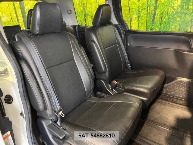 Toyota VOXY 2016-12 289102-9