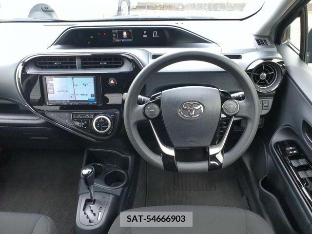 Toyota AQUA 2019-06 375816-10