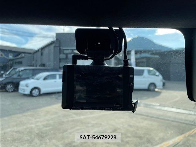Toyota Pixis Mega 2019-04 348942-28