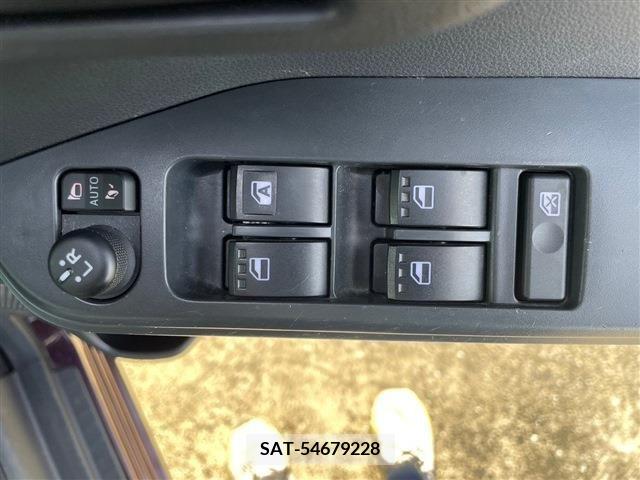 Toyota Pixis Mega 2019-04 348942-15