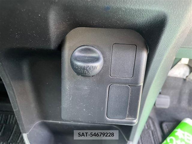 Toyota Pixis Mega 2019-04 348942-27