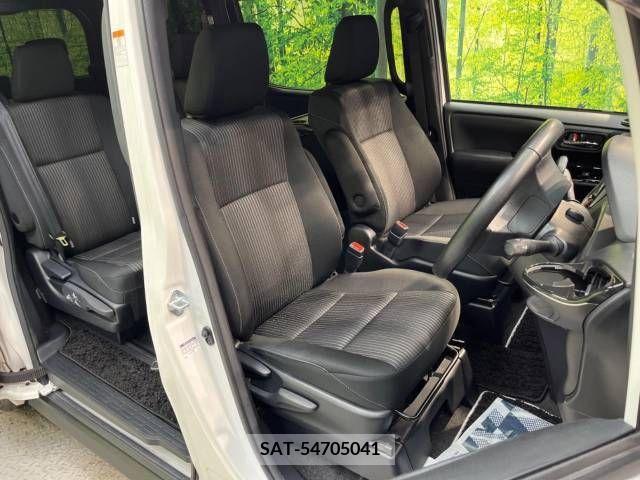 Toyota VOXY 2018-10 332375-8