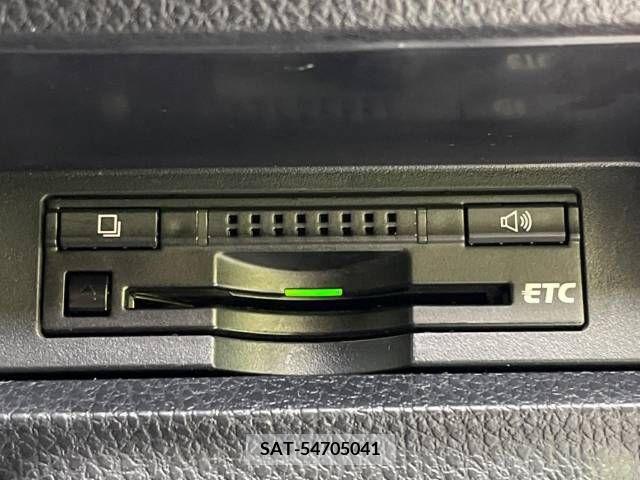 Toyota VOXY 2018-10 332375-6