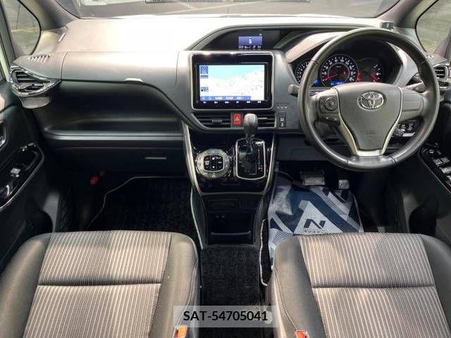 Toyota VOXY 2018-10 332375-1