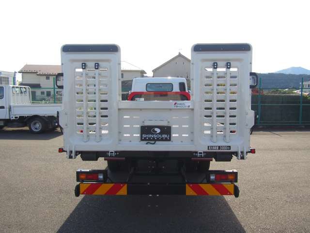 Mitsubishi CANTER 2023-04 185479-5