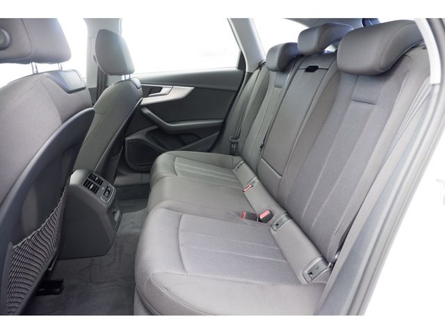 Audi A4 2022-12 185405-14
