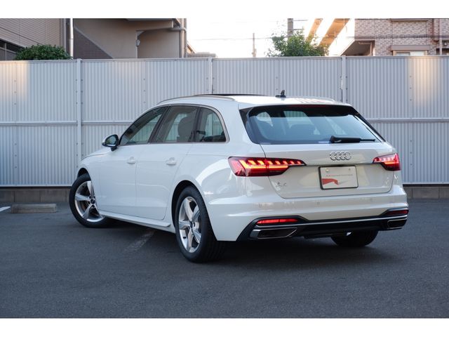Audi A4 2022-12 185405-2