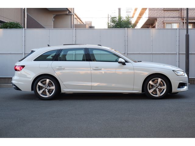 Audi A4 2022-12 185405-4