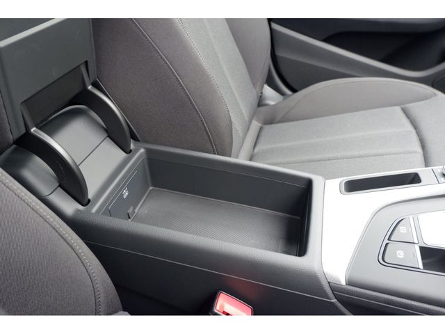 Audi A4 2022-12 185405-24