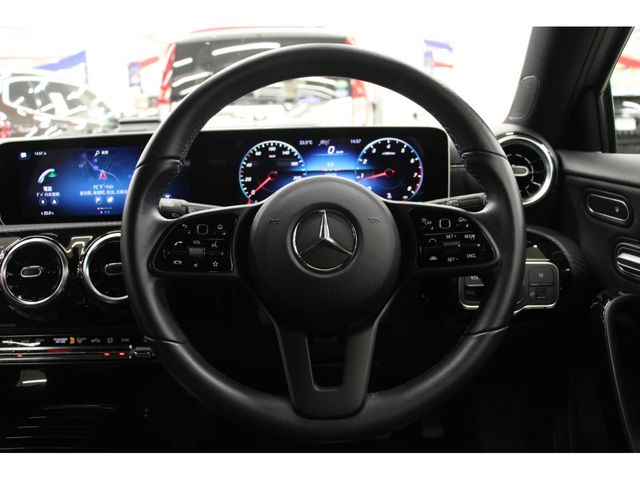 Mercedes Benz A-CLASS 2018-12 11014-14