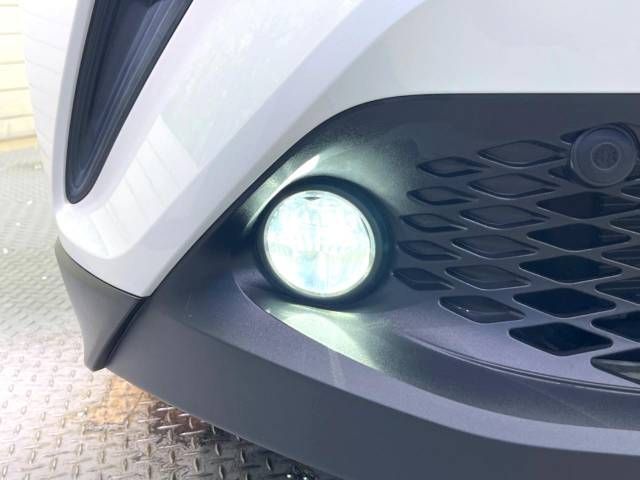 Toyota C-HR 2017-08 13813-15