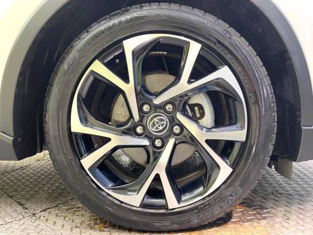 Toyota C-HR 2017-08 13813-18
