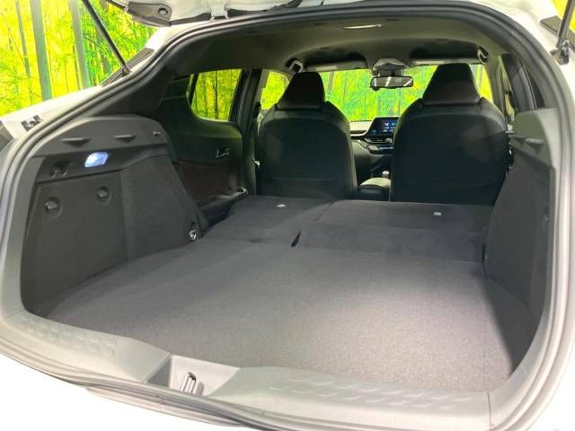 Toyota C-HR 2017-08 13813-10