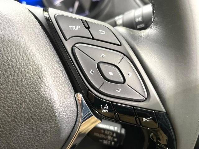 Toyota C-HR 2017-08 13813-6