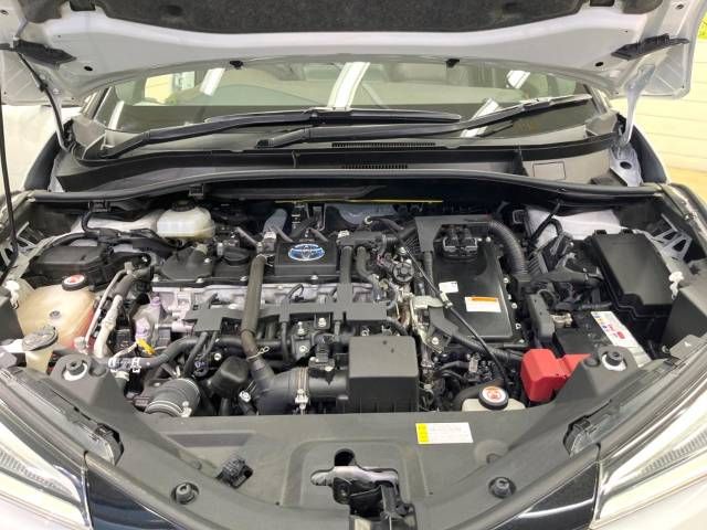 Toyota C-HR 2017-08 13813-13