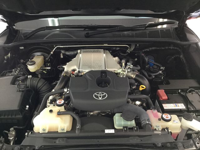 Toyota HILUX 2022-10 10281-28