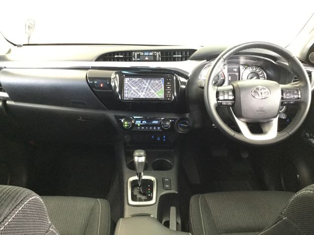 Toyota HILUX 2022-10 10281-9
