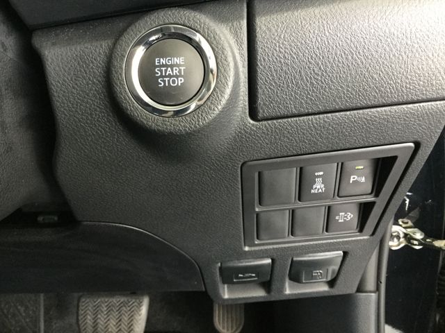 Toyota HILUX 2022-10 10281-11