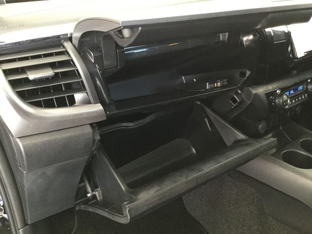 Toyota HILUX 2022-10 10281-21