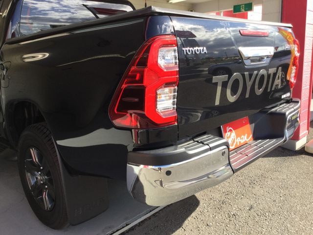 Toyota HILUX 2022-10 10281-27