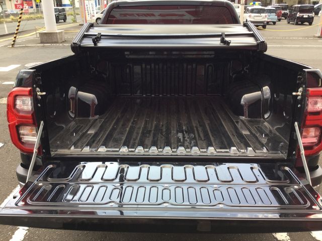 Toyota HILUX 2022-10 10281-29