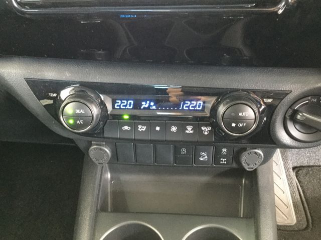 Toyota HILUX 2022-10 10281-18