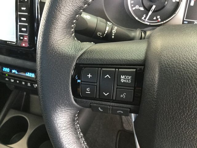 Toyota HILUX 2022-10 10281-16