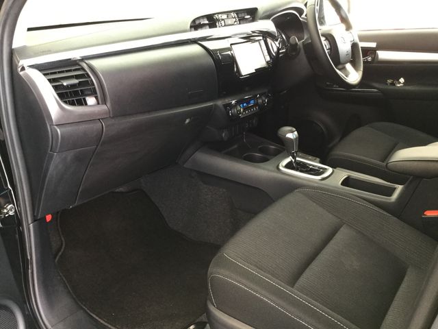 Toyota HILUX 2022-10 10281-20