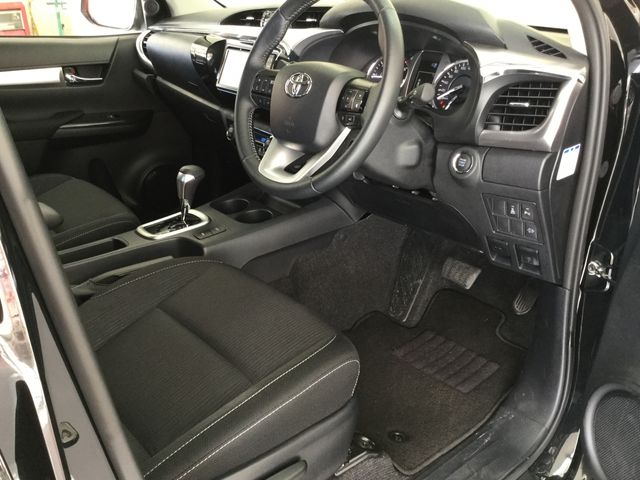 Toyota HILUX 2022-10 10281-1