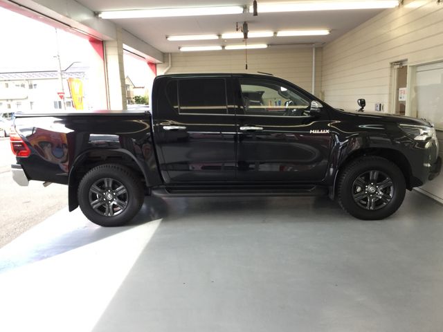 Toyota HILUX 2022-10 10281-5